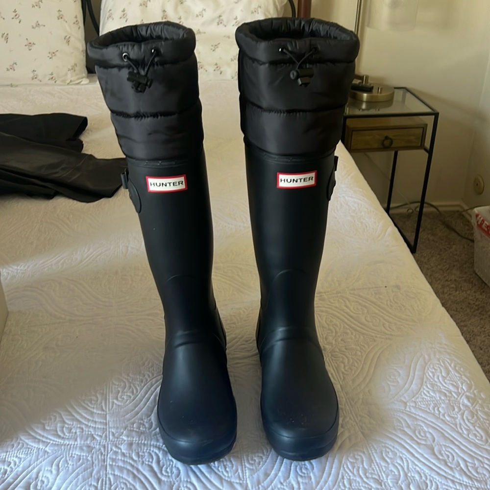 Black Rubber Hunter snow and rain boots with quilted cuff!
